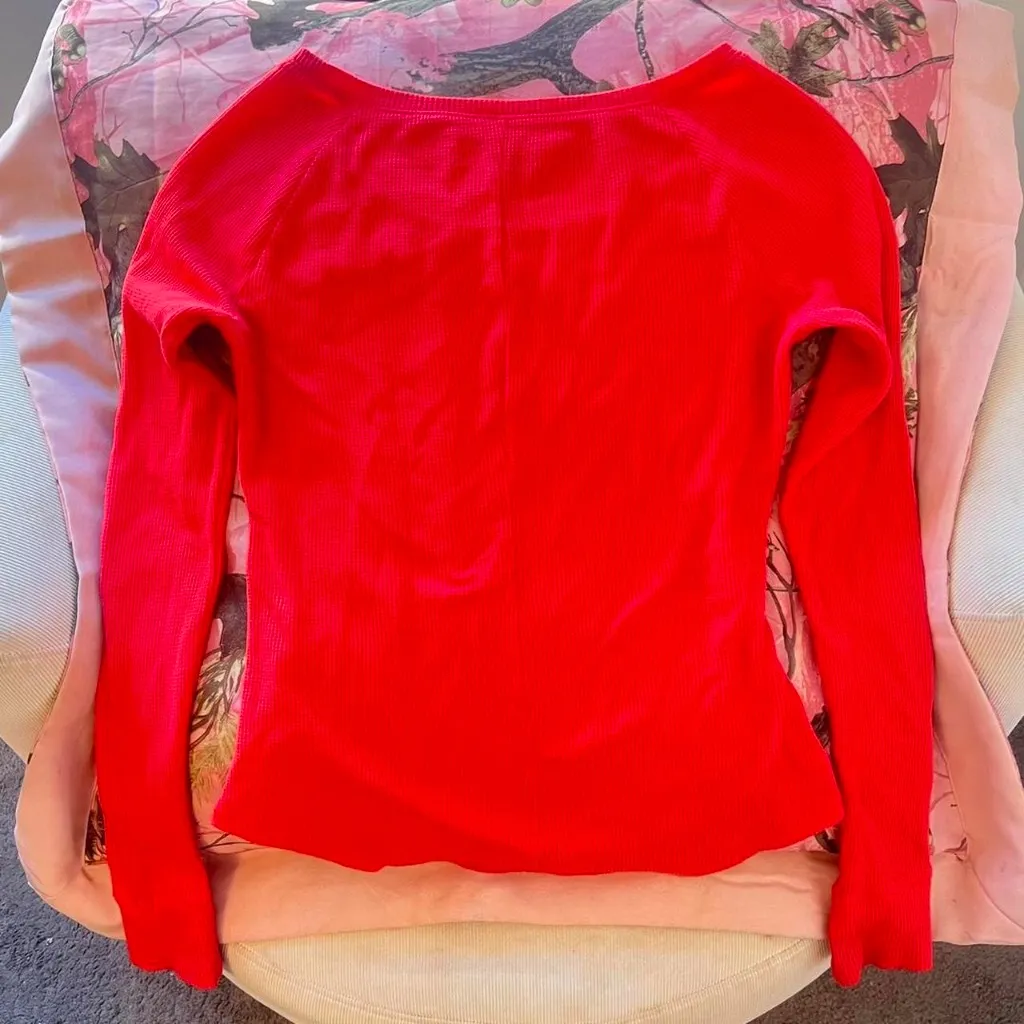 arizona jeans co. bright cherry red waffle knit thermal long sleeve - Image 6