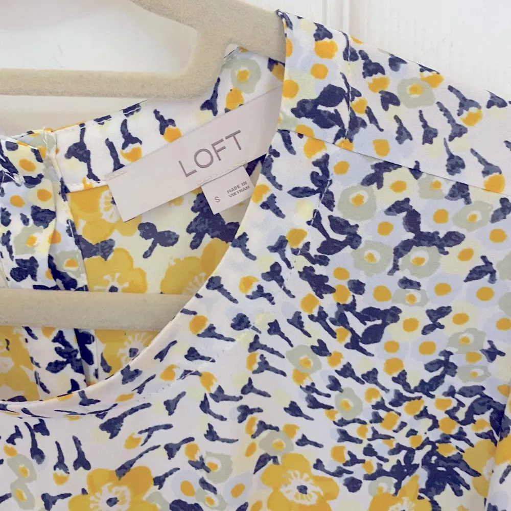 LOFT Floral Print Short Sleeve Button Back Blouse - Image 5