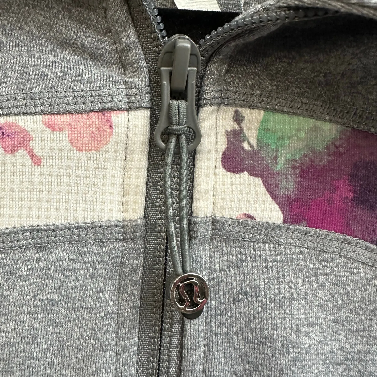 Lululemon In Stride Jacket Gray Floral Full Zip Size 6 Logo Athletic Workout - Image 3