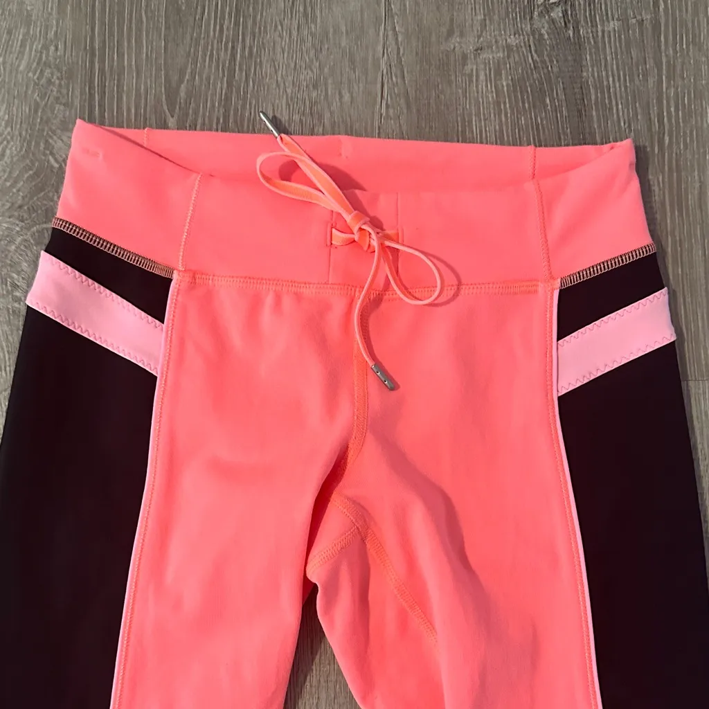 Lululemon Sz 4 Heat It Up Crop Coral Pink Black Low Rise Workout Yoga Leggings - Image 2