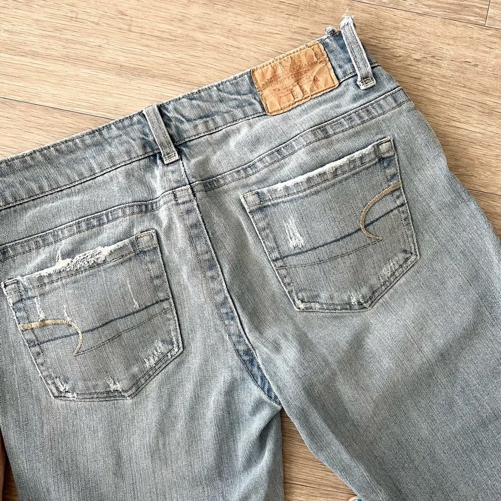 American Eagle Vintage Light Wash Denim Distressed Capri Bermuda Knee Shorts 6 - Image 60