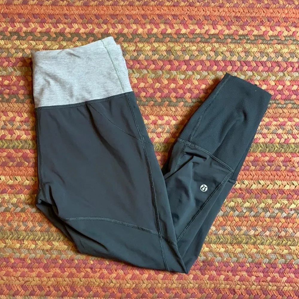 RETRO LULULEMON GREY THIGH POCKET YOGA ZIPPER DETAIL LEGGINGS LOW RISE - Image 2