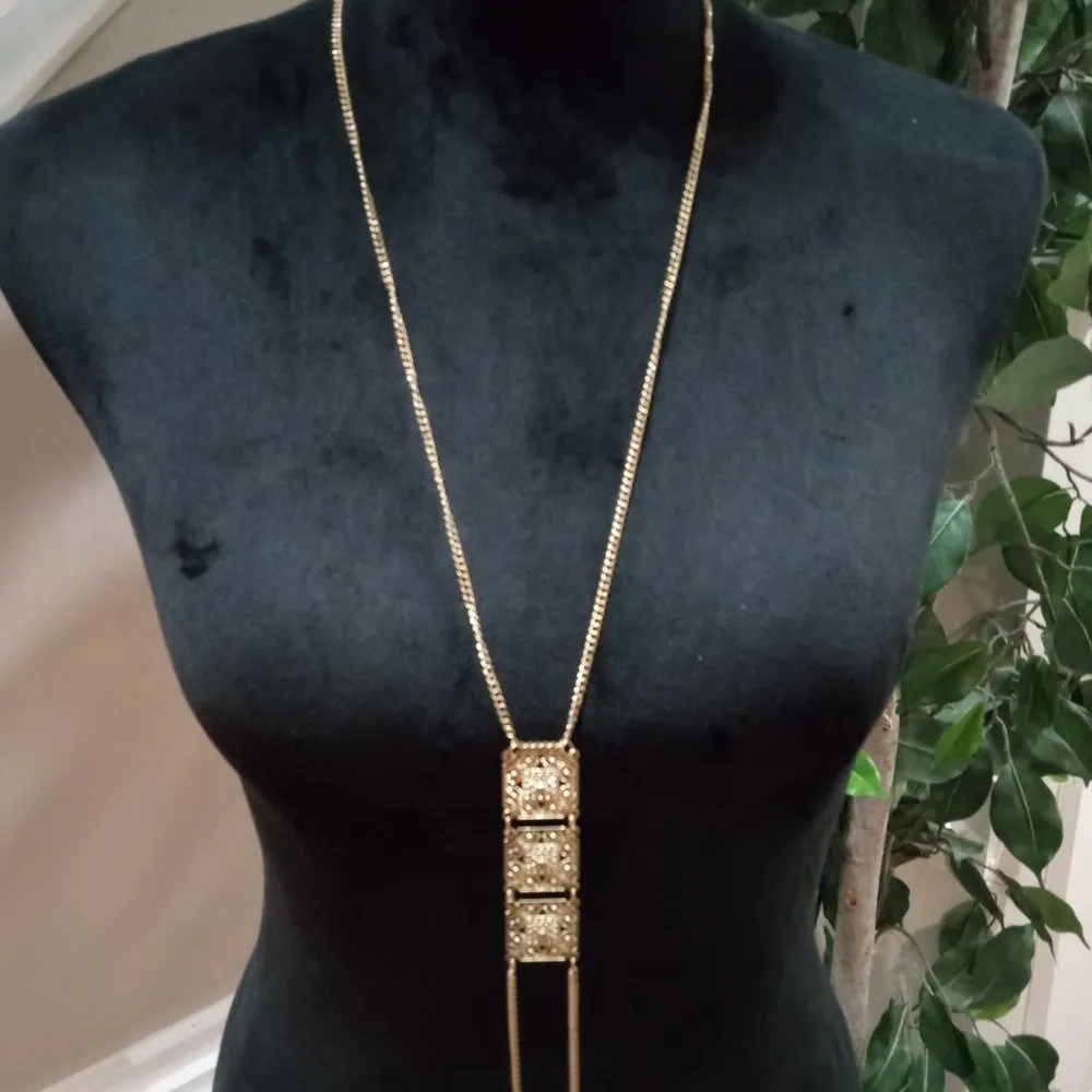 Womens Fashion Chunky Gold Tone Art Charm Pendant Necklace with Lobster Clasp - Image 2