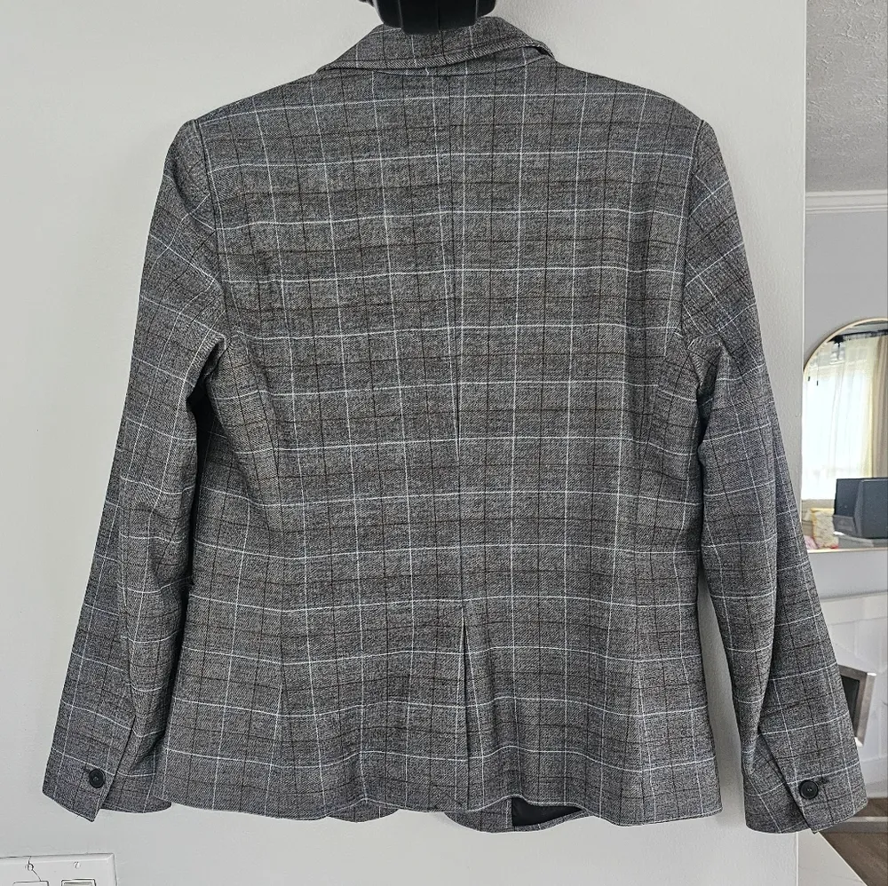 Mango Gray Blazer with Notched Lapels and Plaid Pattern - Image 6