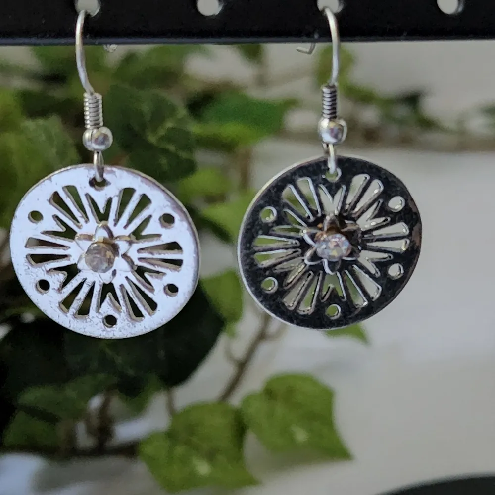 Floral Cutout Disc Charm Necklace Earrings Set Gold - Image 5