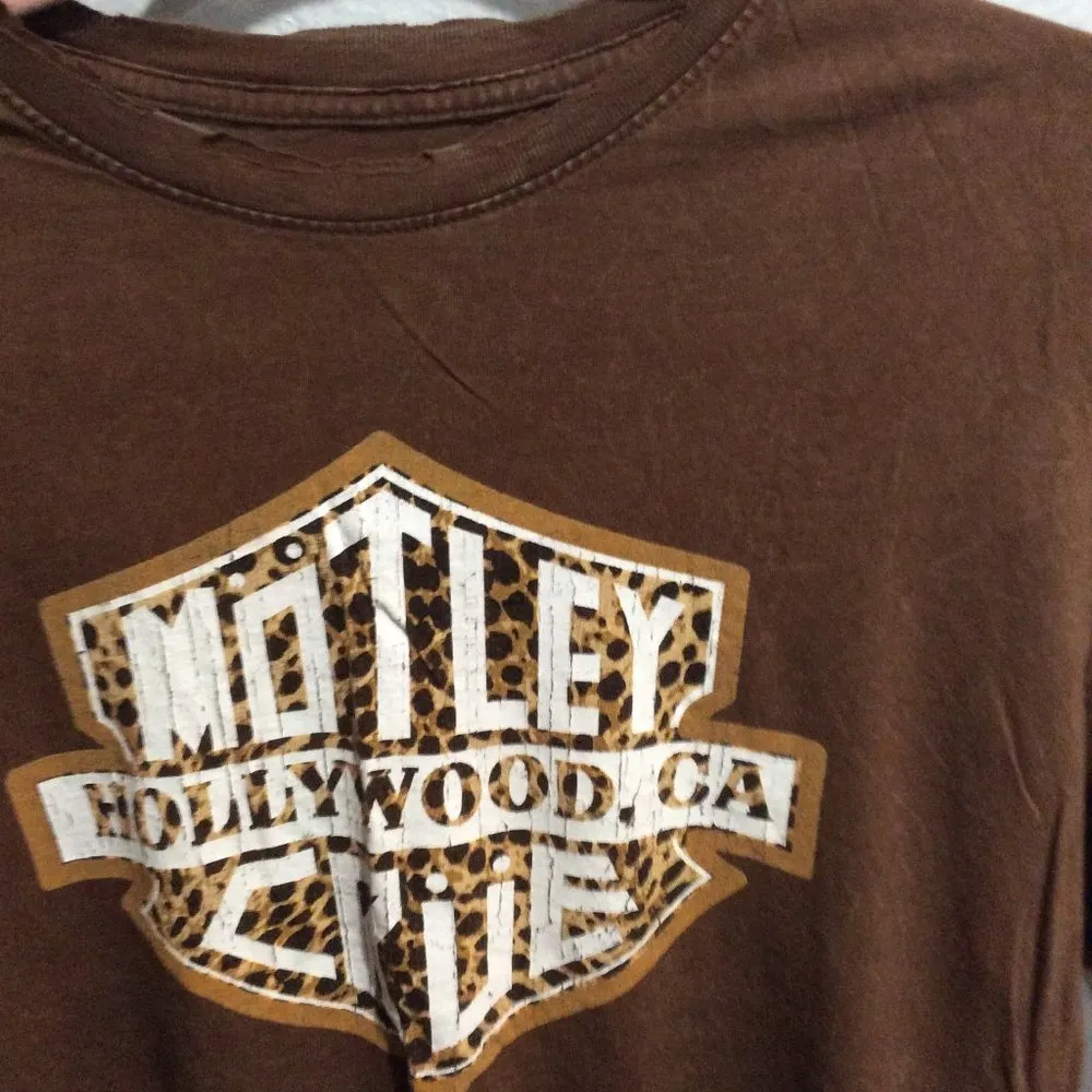 Motley Crue Hollywood CA T shirt brown Medium M band concert - Image 2