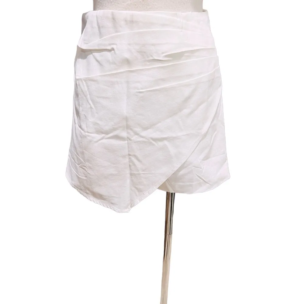 LOVE BONITO SKORT WHITE SIZE S NWT - Image 3
