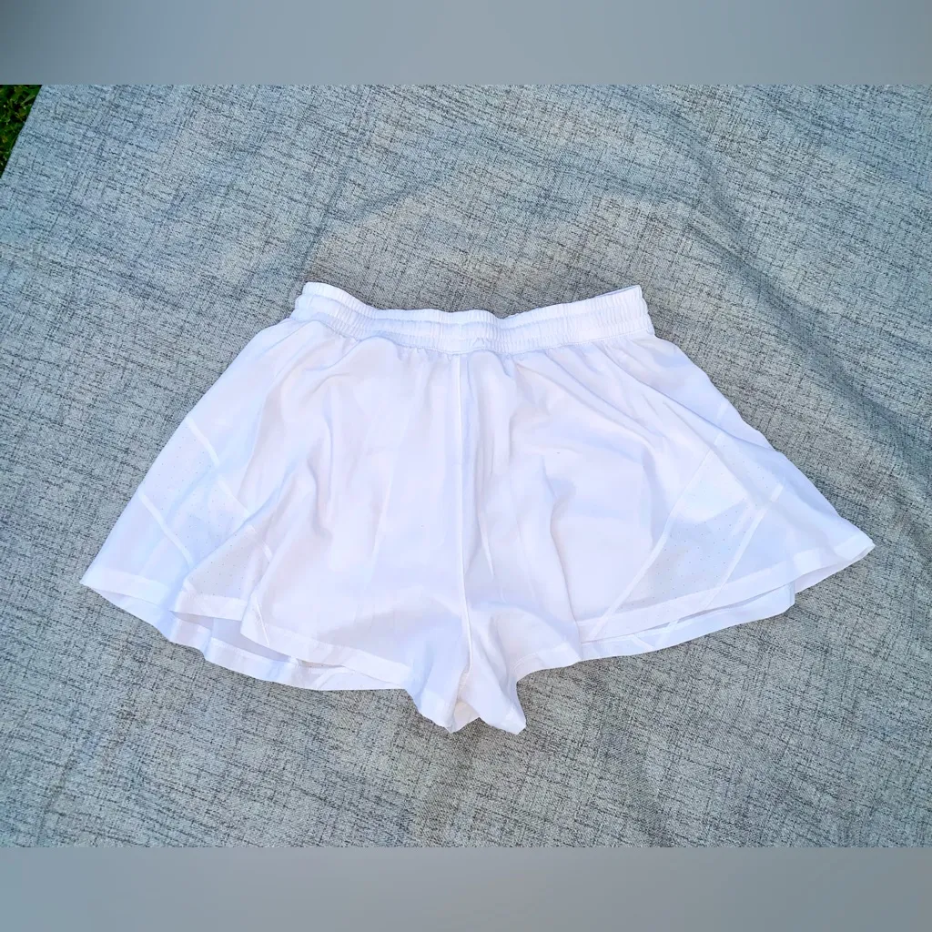 Avia White Athletic Run Shorts Lightweight Pleated Design, XS, with pockets - Image 2