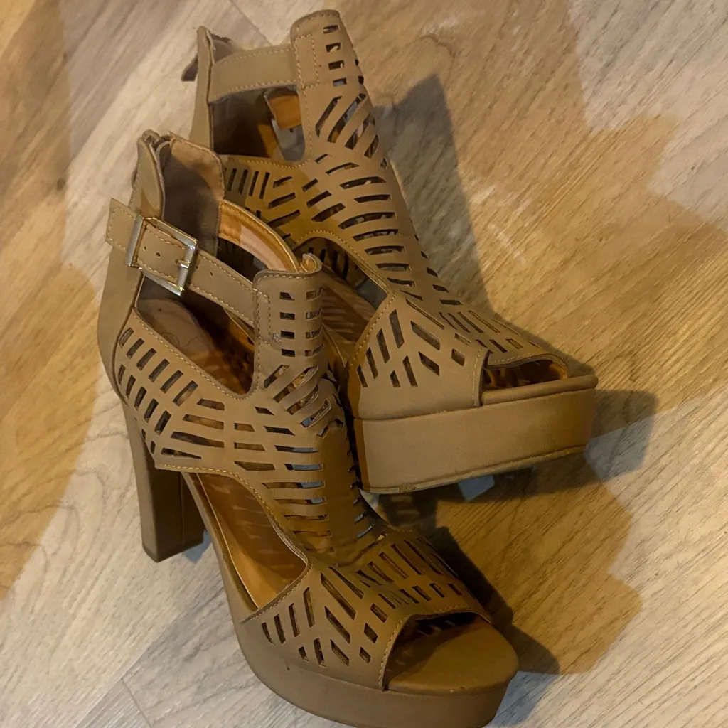 TOP Moda Brown Cutout stacked tan gladiator heels size 9 - Image 6