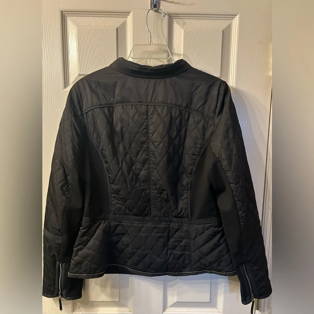 White House Black Market puffer light weight coat size L - Image 2