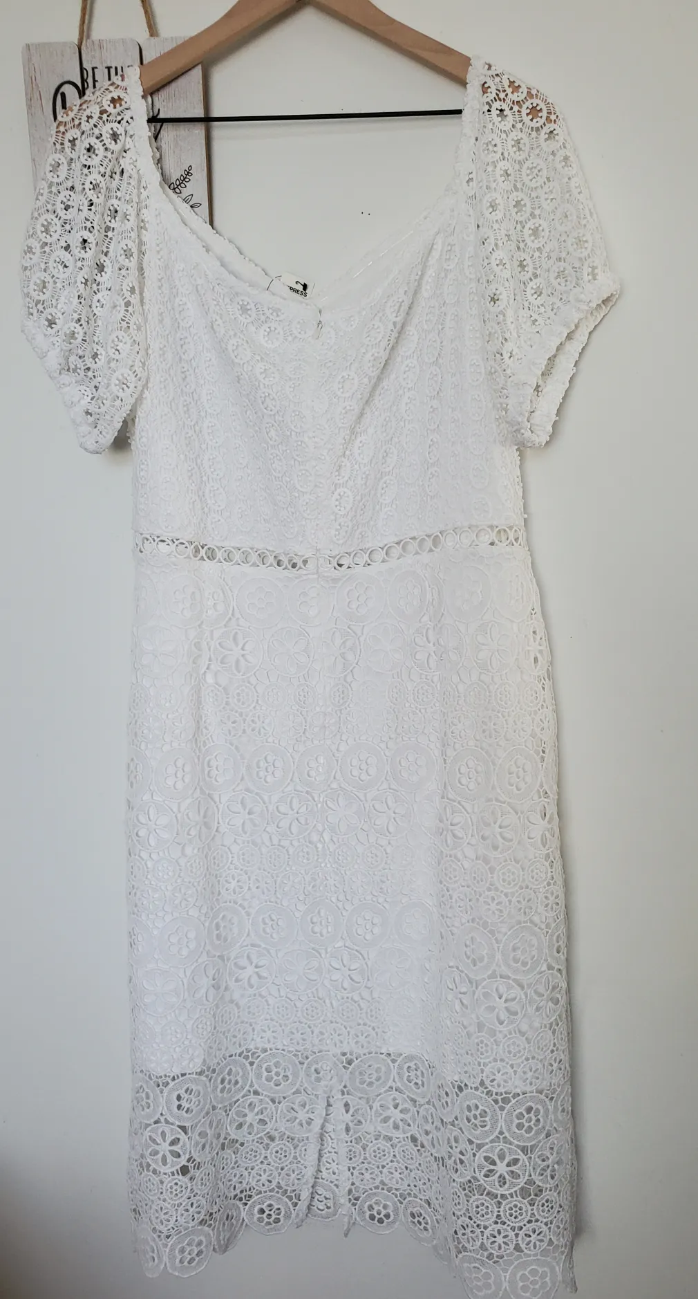 Express Women's Size XL White Short Sleeve Lace Midi Sweetheart Neckline Zip Back Dress - Image 9