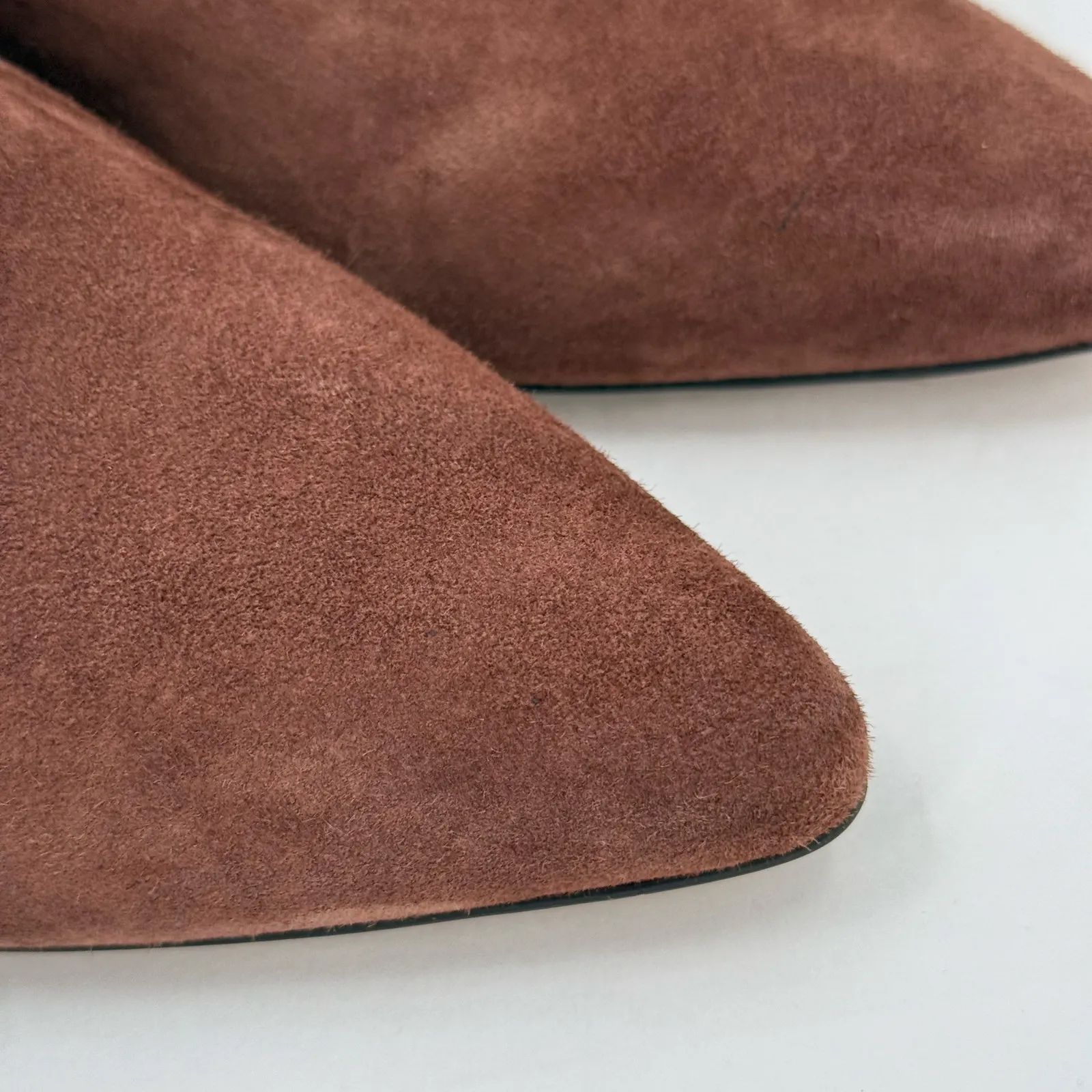 VINCE CAMUTO Selmente Boots SZ 8.5 NWOT Brown Suede Gold Heel Bootie Zipper Croc - Image 9