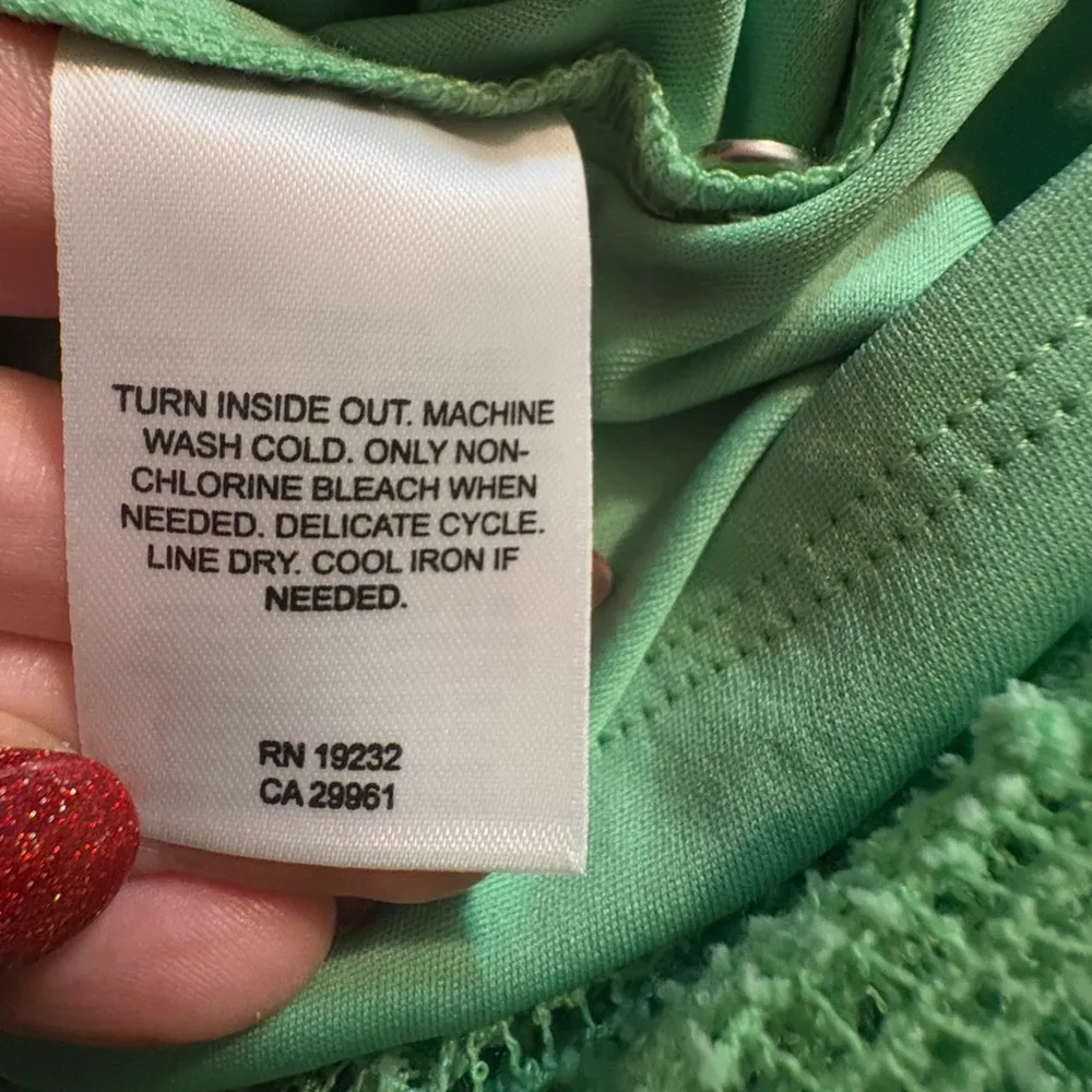 Alfred Dunner M popcorn knit sequin pullover top with keyhole opening. - Image 7