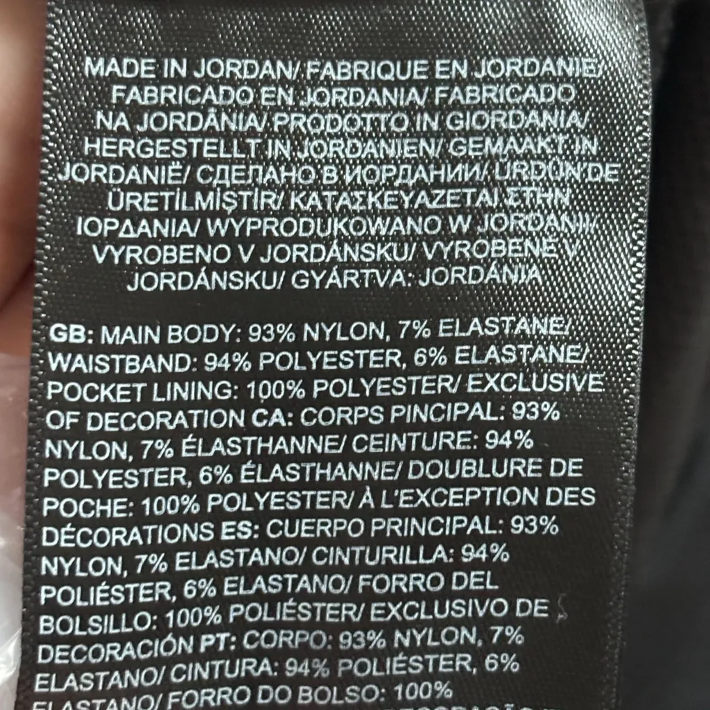 The North Face Black Athletic Shorts Size Medium 7 Inch Inseam‎ EUC - Image 3