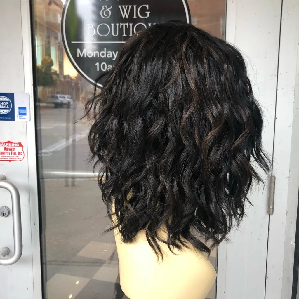 Wig short wavy swisslace lacefront wig Black - Image 3