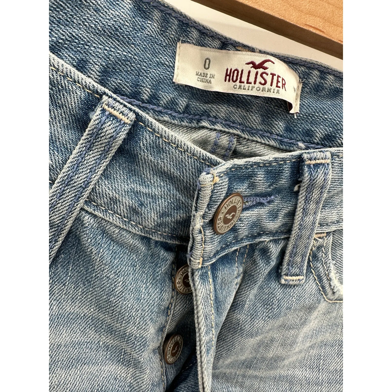 Hollister Light Wash Blue Denim Button Fly Rolled Cuff Shorts Women's Size 0 - Image 6