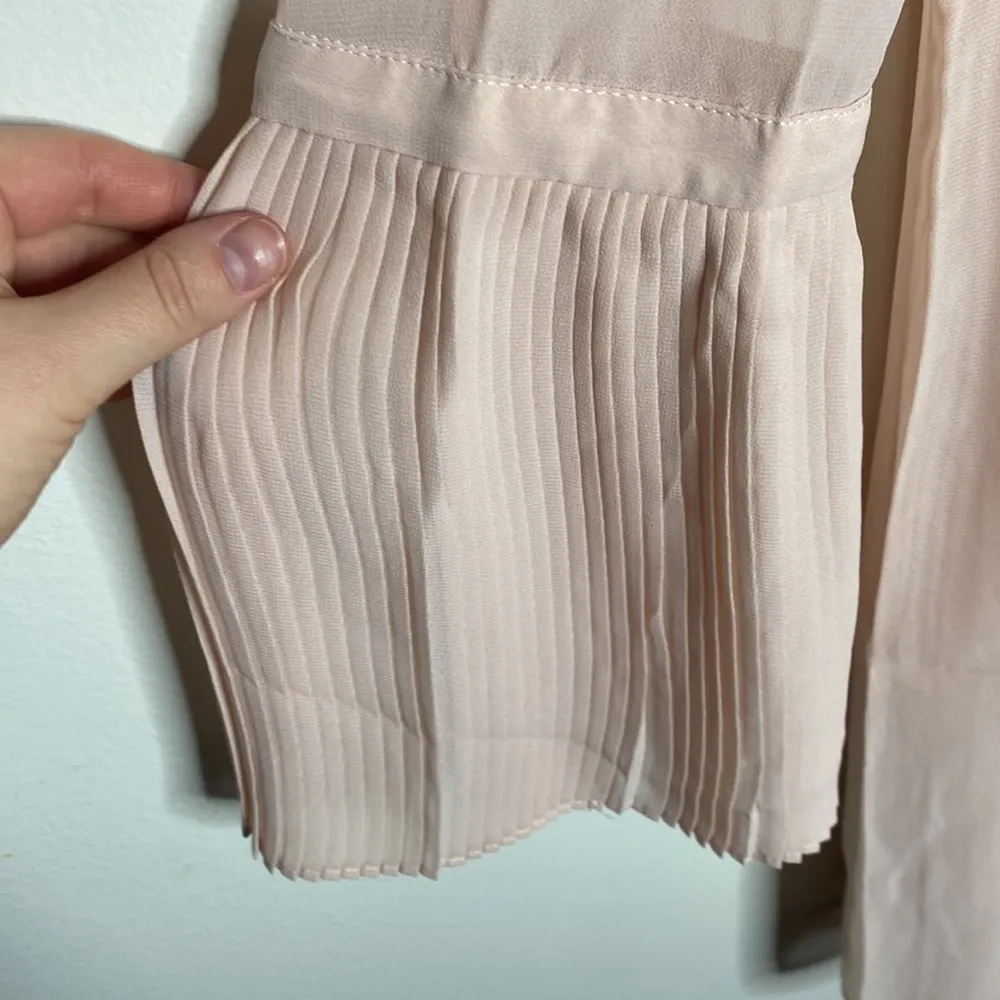 Cupcakes and Cashmere Malina pleated detail chiffon shift dress in tea rose sz S Pink - Image 10