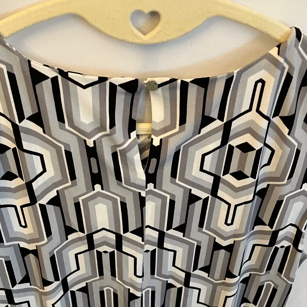 Calvin Klein: Monochrome Geometric Sleeveless Blouse- M - Image 9