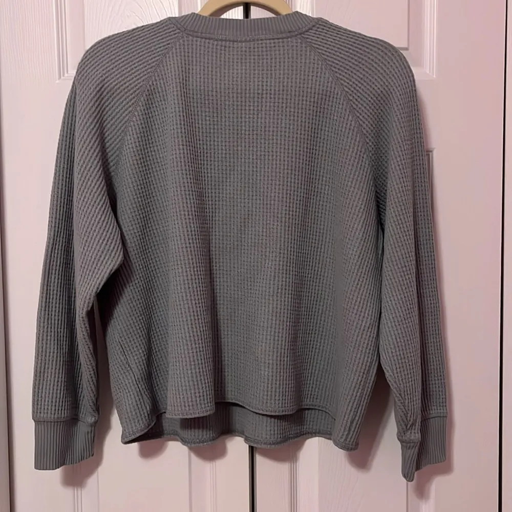 Old Navy Gray Ribbed Henley Top - Image 3