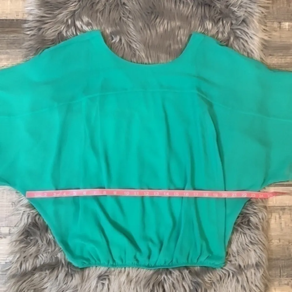 Express dolman blouson v-back top lined green S - Image 6