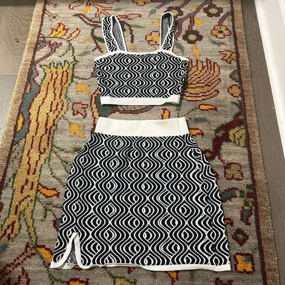 NWOT Sin­cere­ly Jules for Bandi­er Calla Jacquard Skirt and Top Size S Black - Image 4