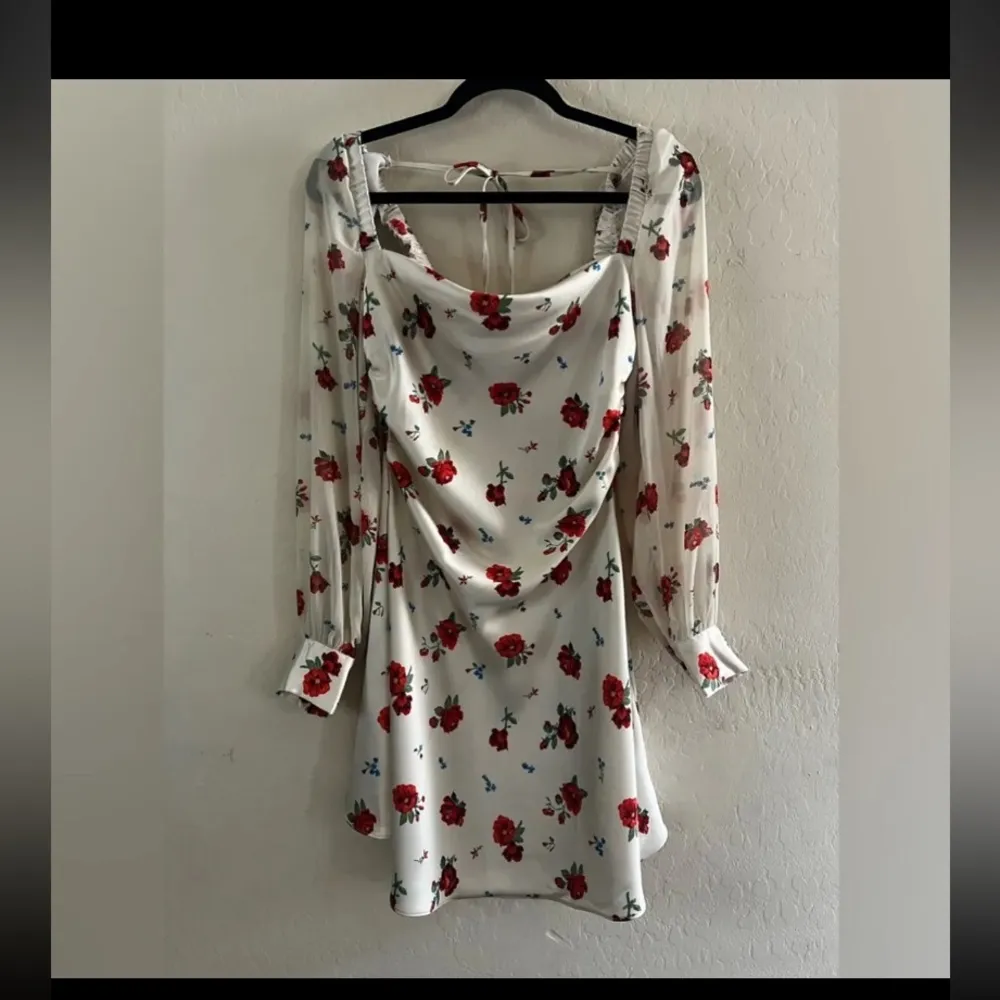 WeWoreWhat cottage White revolve Floral Puff Sleeve mini Dress Nwt satin fall - Image 5