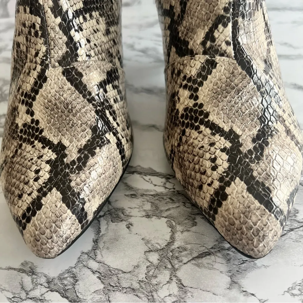 Clarks Kepley Erin Snakeskin Grey Kitten Heel Leather Pointed Toe Booties 9 - Image 4