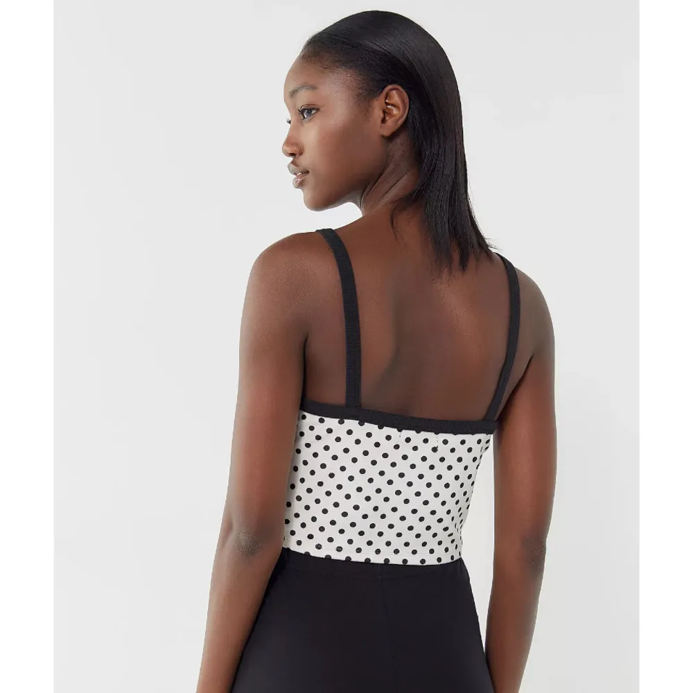 🌙  UO Rae Velvet Cropped Tank Top in White Polka Dot - Image 3