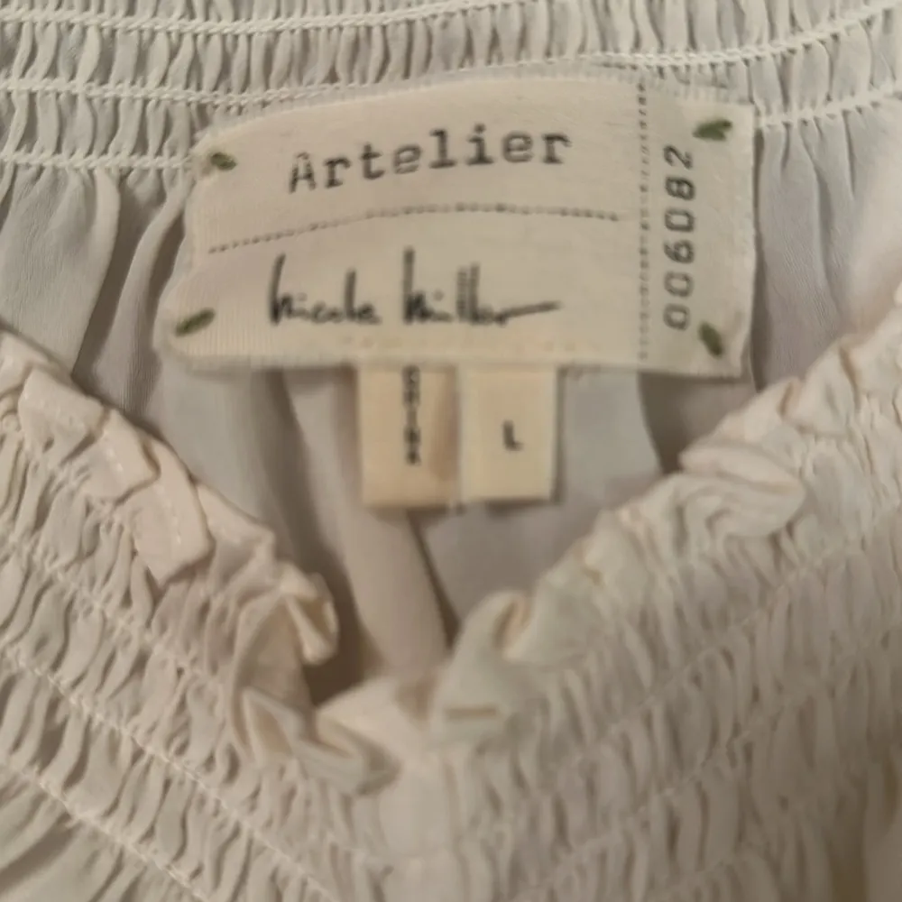Nicole Miller Artelier $265 nwt silk Ivory Off-Shoulder Shirt tie or loose - Image 4