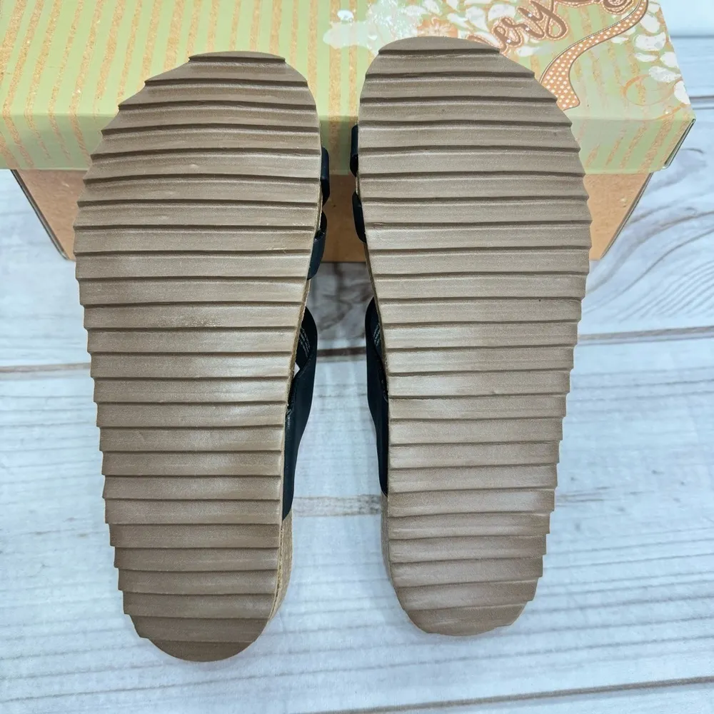 Very G Black Metallic Crisscross Strappy Sandals Contoured Footbed NEW - Image 9