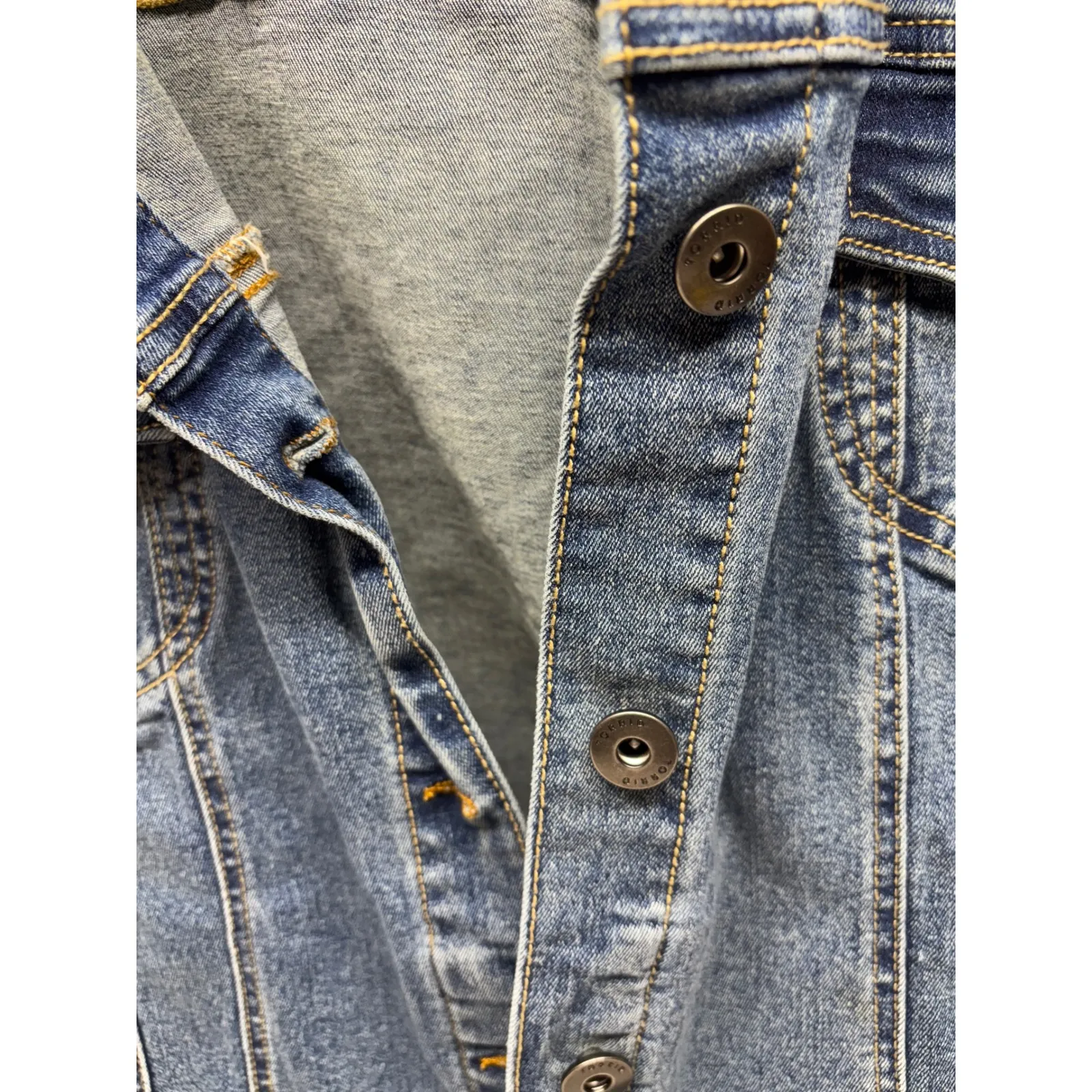 Torrid Denim Jacket Blue Classic Fit Button Front Trucker Style Women Size 2 - Image 3