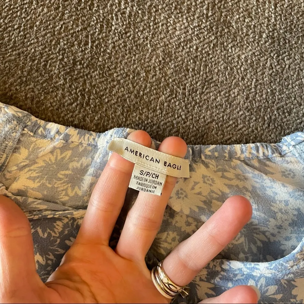 American Eagle Off the Shoulder Ditsy Floral Crop Top Size Small - Image 5