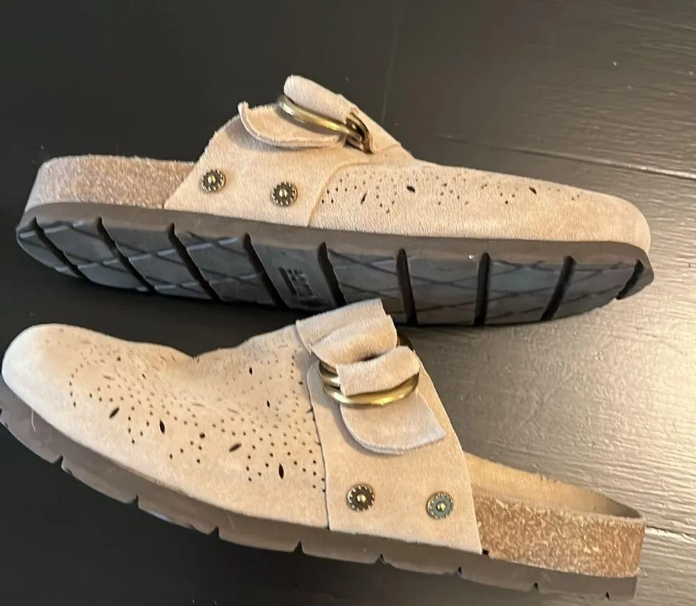 EARTH Agoli Clog In Taupe Suede Size 7 - Image 6