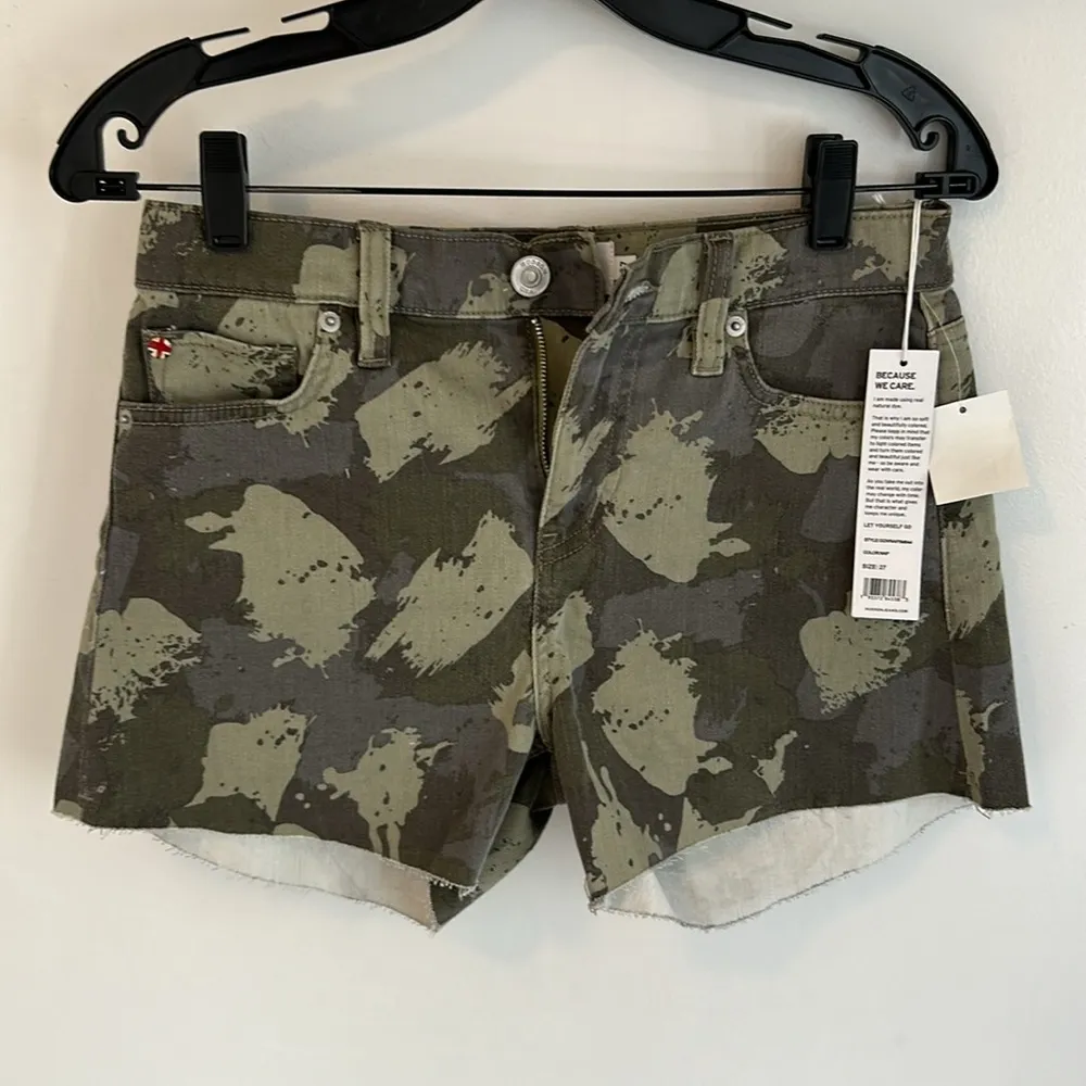 Hudson Gracie Midrise Cut Off Shorts Camo - Image 3