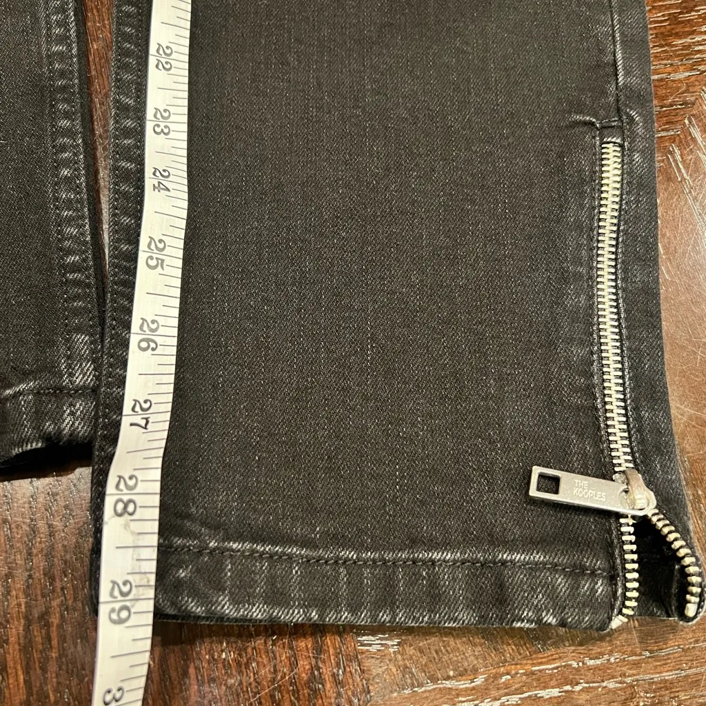 THE KOOPLES Mid Rise Black Denim Slim Fit
Jeans In Washed Black Size FR 42/10 US - Image 7