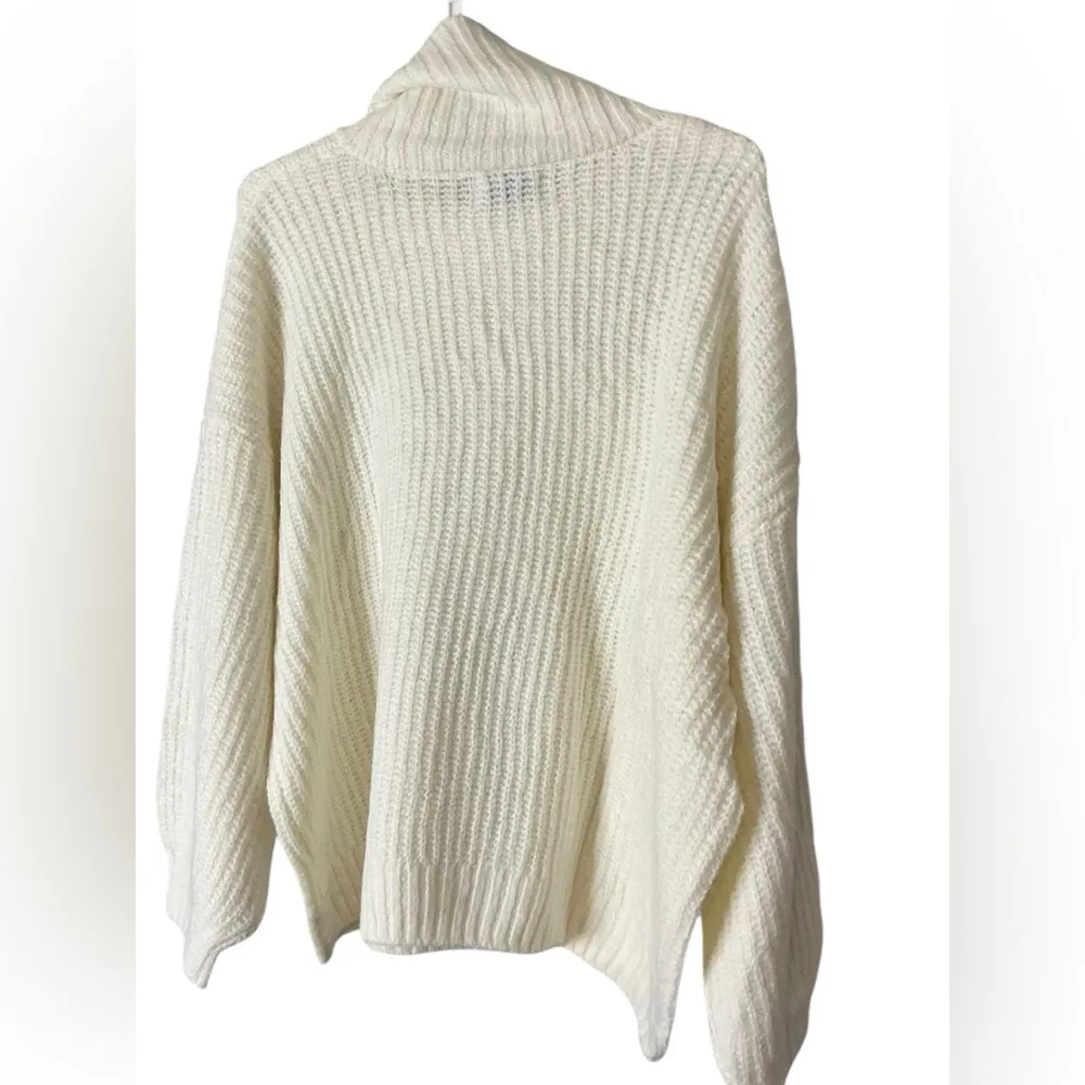 Old Navy White Cowl Neck Sweater with Ribbed Texture - Image 2