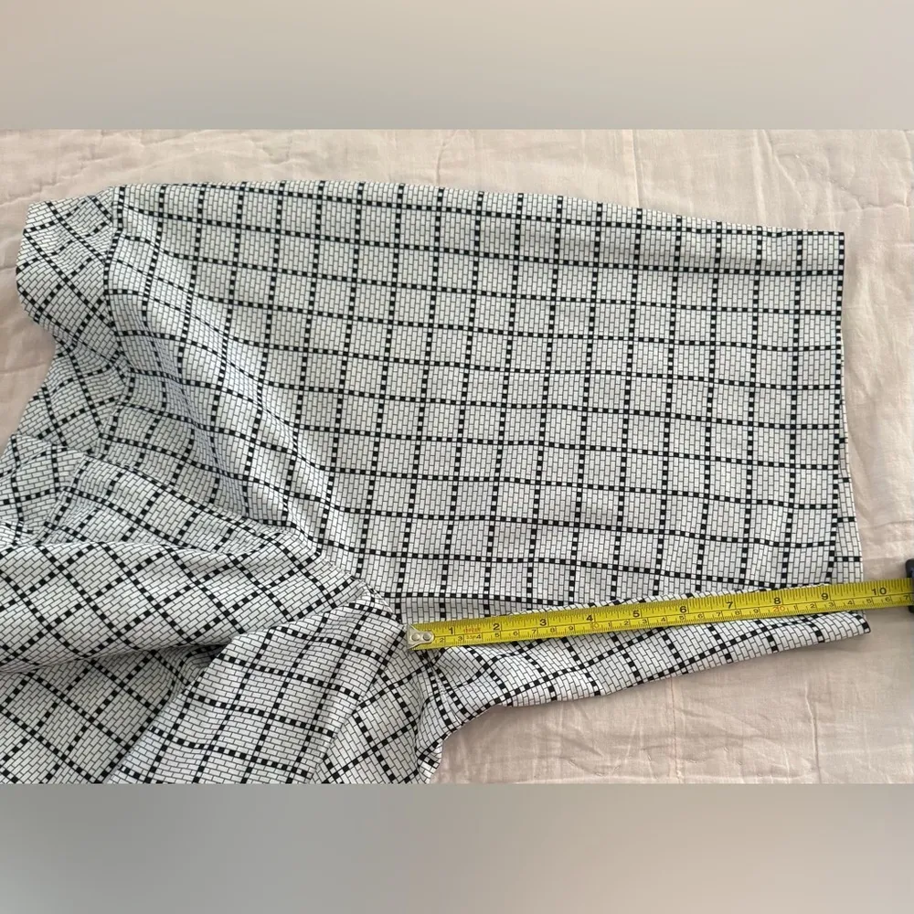 Women's Black & White Patterned MAGGIE LANE GOLF Stretch Shorts Size 8 - Image 9