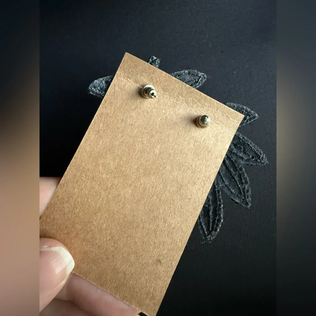 Vintage black sequin leaf pierced lobe earrings - Image 6