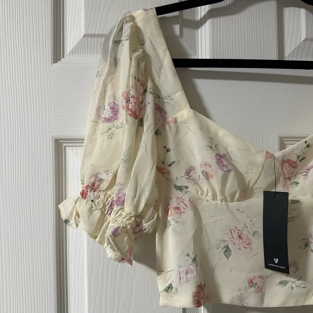 NWT Lulus Floral Puff Sleeve Crop Top - Image 2