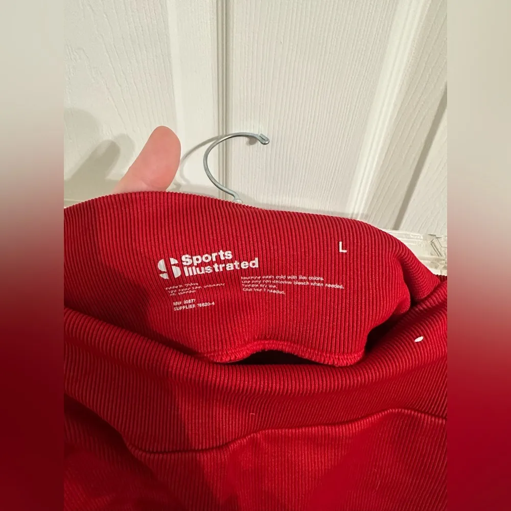 Sports Illustrated Bike Shorts Red Size L - Image 3