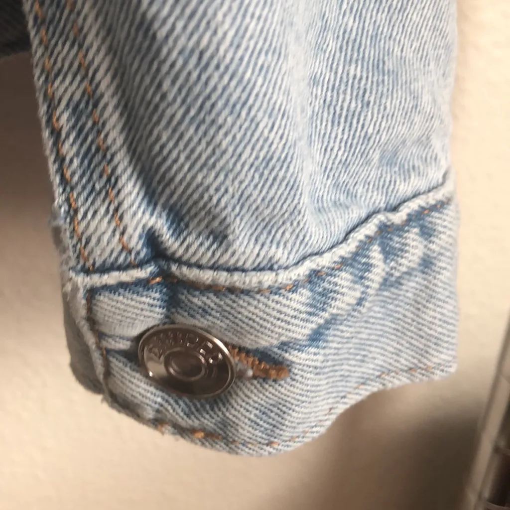 H&M  DIVIDED Classic Jean Jacket. - Image 11