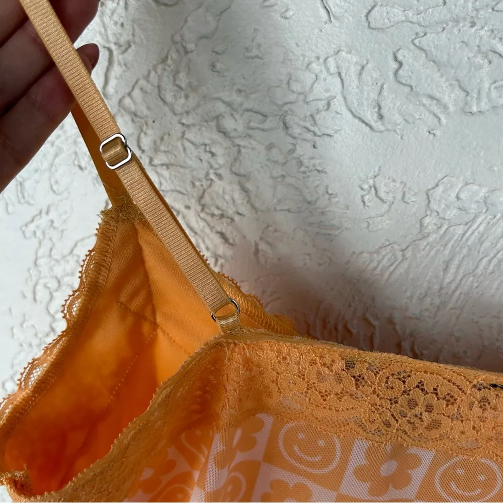 Forever 21 Smiley Face & Flowers Lace Cami Cropped Tank Top Size L - Image 6