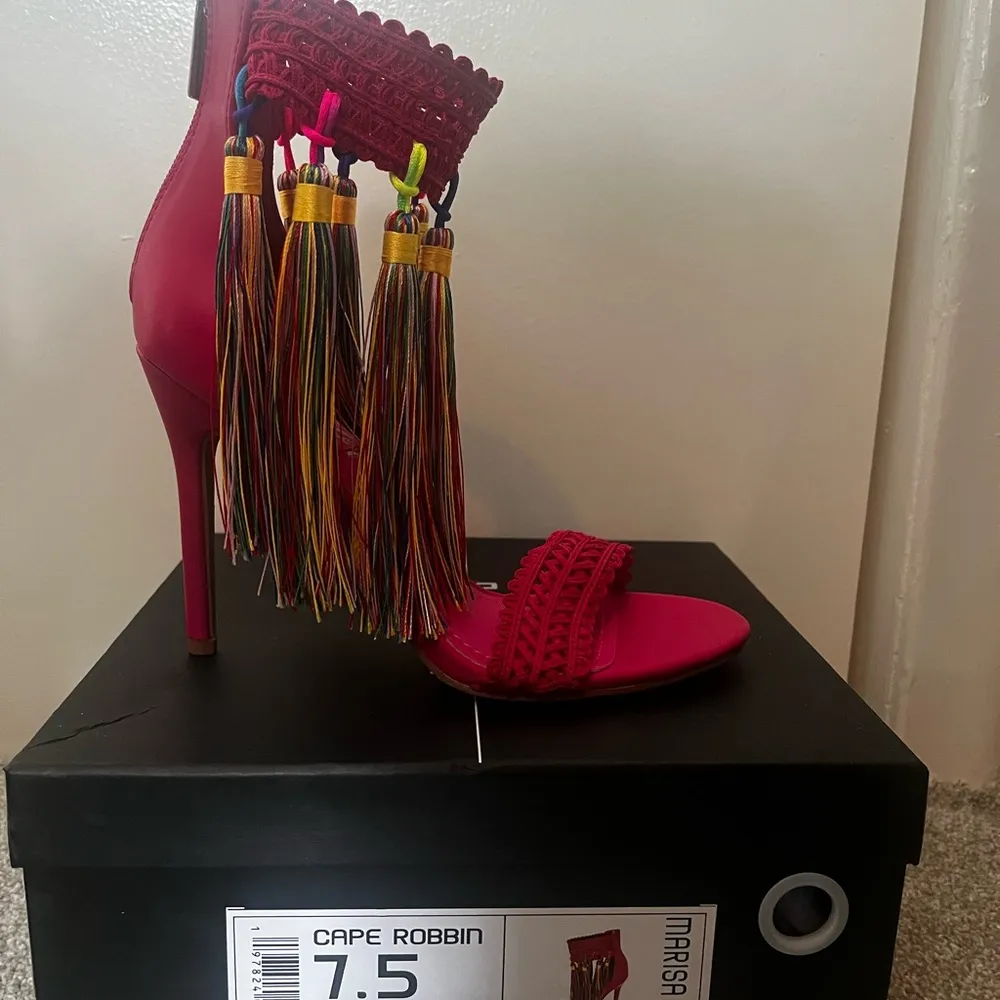 open round toe pink stilettos heels sandals - Image 9