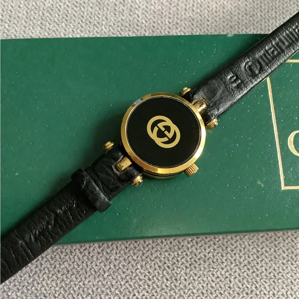 Ladies GUCCI 🖤SHELLY LINE💛 watch ❤️ - Image 9