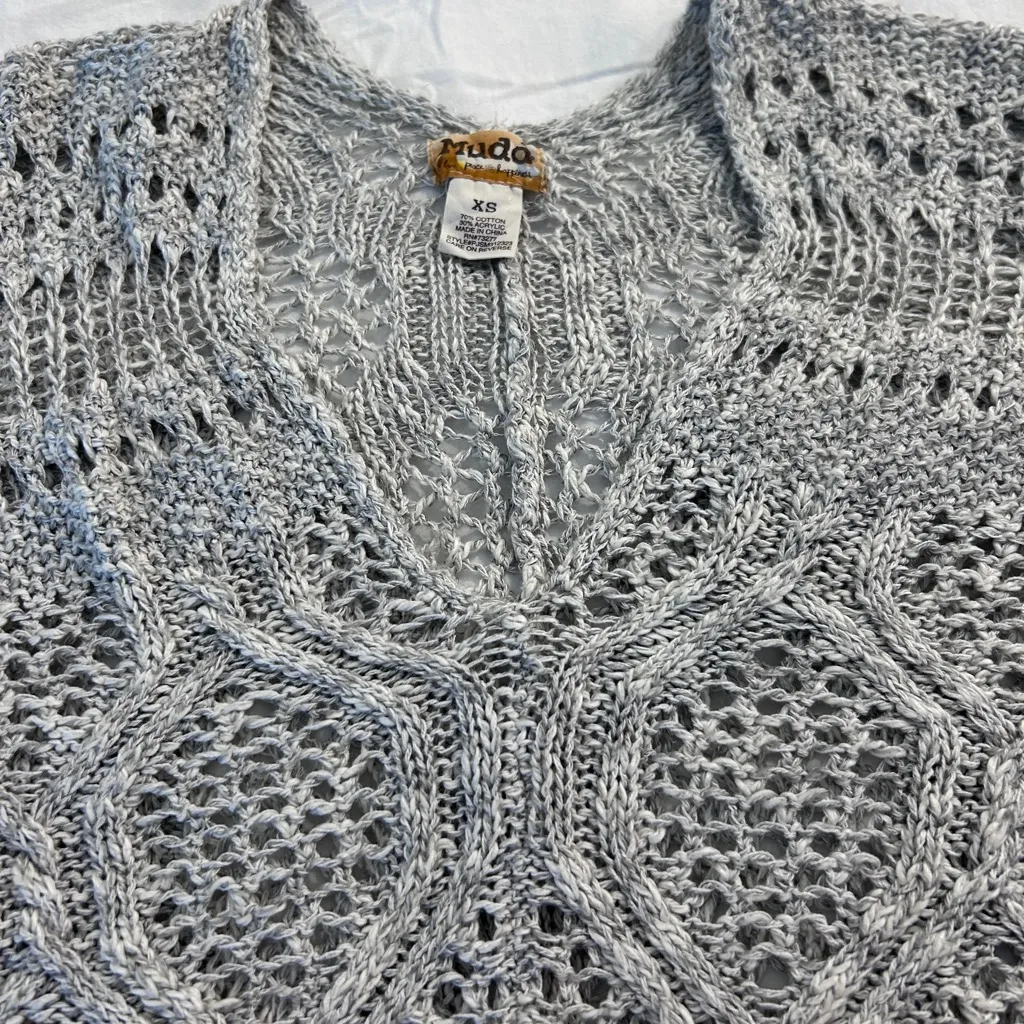 Mudd  Open Knit Pullover Sweater Gray V Neck 3/4 Sleeves - Image 3