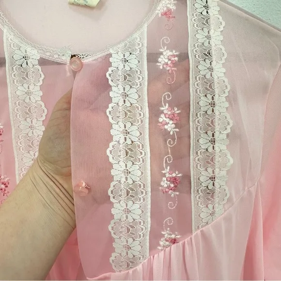 Vintage Sheer Pink Chiffon Nylon Lace Trim Peignoir‎ Robe Button Front Medium - Image 2