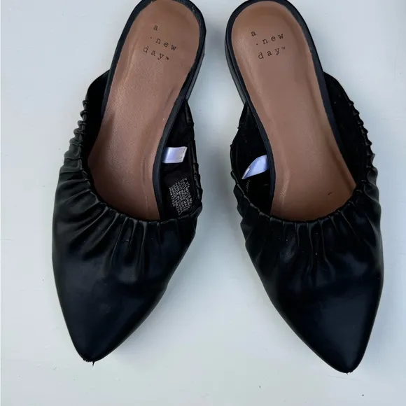 A New Day Womens Black Elle Slip On Pointed Toe Low Heel Shoes Sz 7.5 - Image 2