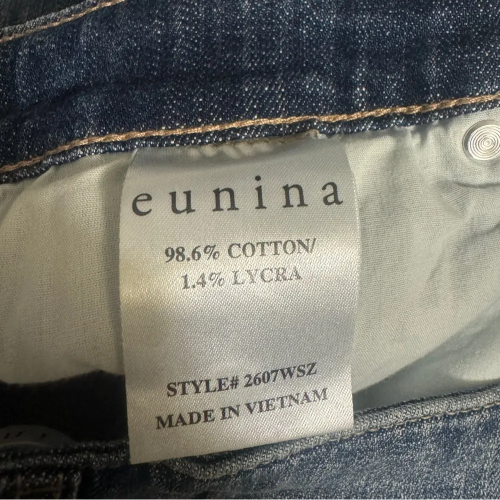 Francesca's Eunina Mid Rise 3” Fray Hem Denim Jeans Shorts Medium Wash Size 27 - Image 10