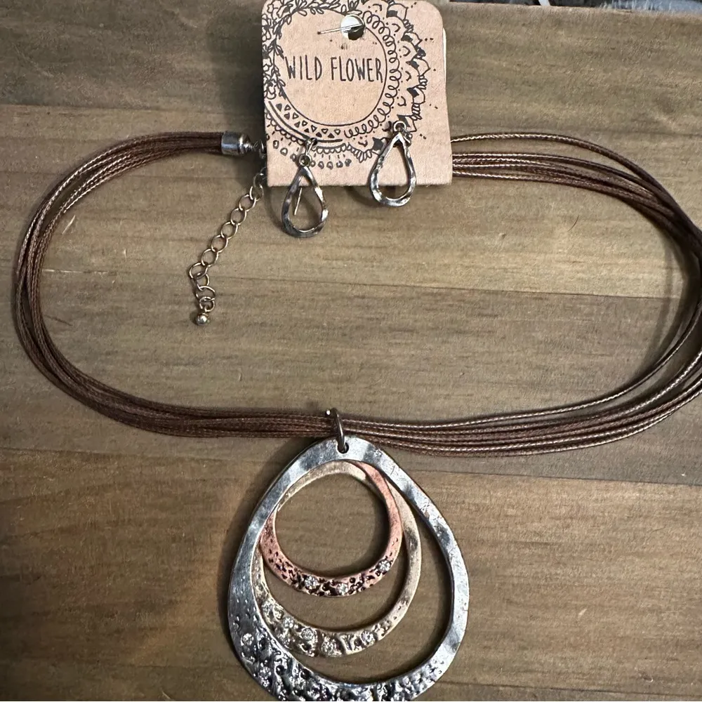 Wild Flower Multi strand cord necklace with 3 hammered rings and earrings set - Image 5