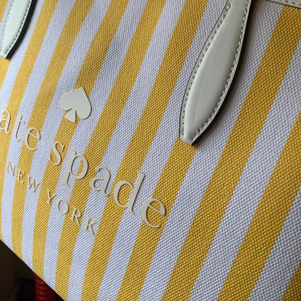 Authentic Kate Spade logo leather/Canvas zip tote - Image 15